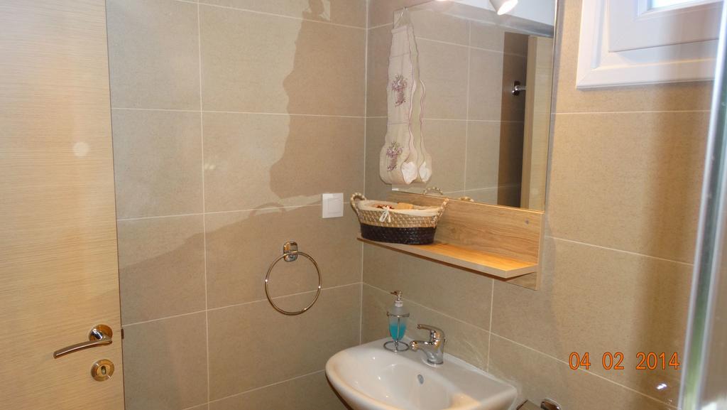 Smaragdi Studios Пефкарі Номер фото