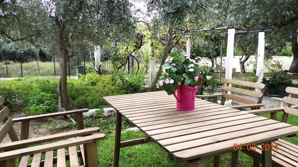 Smaragdi Studios Пефкарі Номер фото