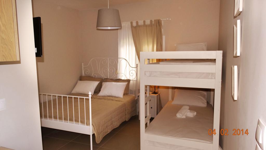 Smaragdi Studios Пефкарі Номер фото