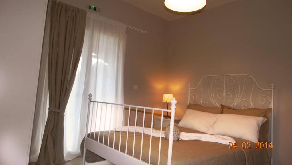 Smaragdi Studios Пефкарі Номер фото