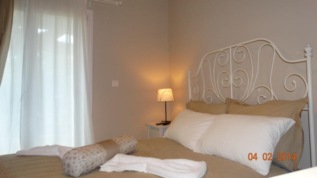 Smaragdi Studios Пефкарі Номер фото